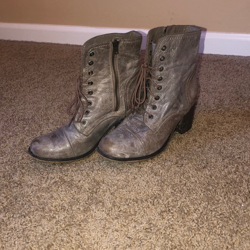LACE UP STEVE MADDEN BOOTIES SIZE 8.5